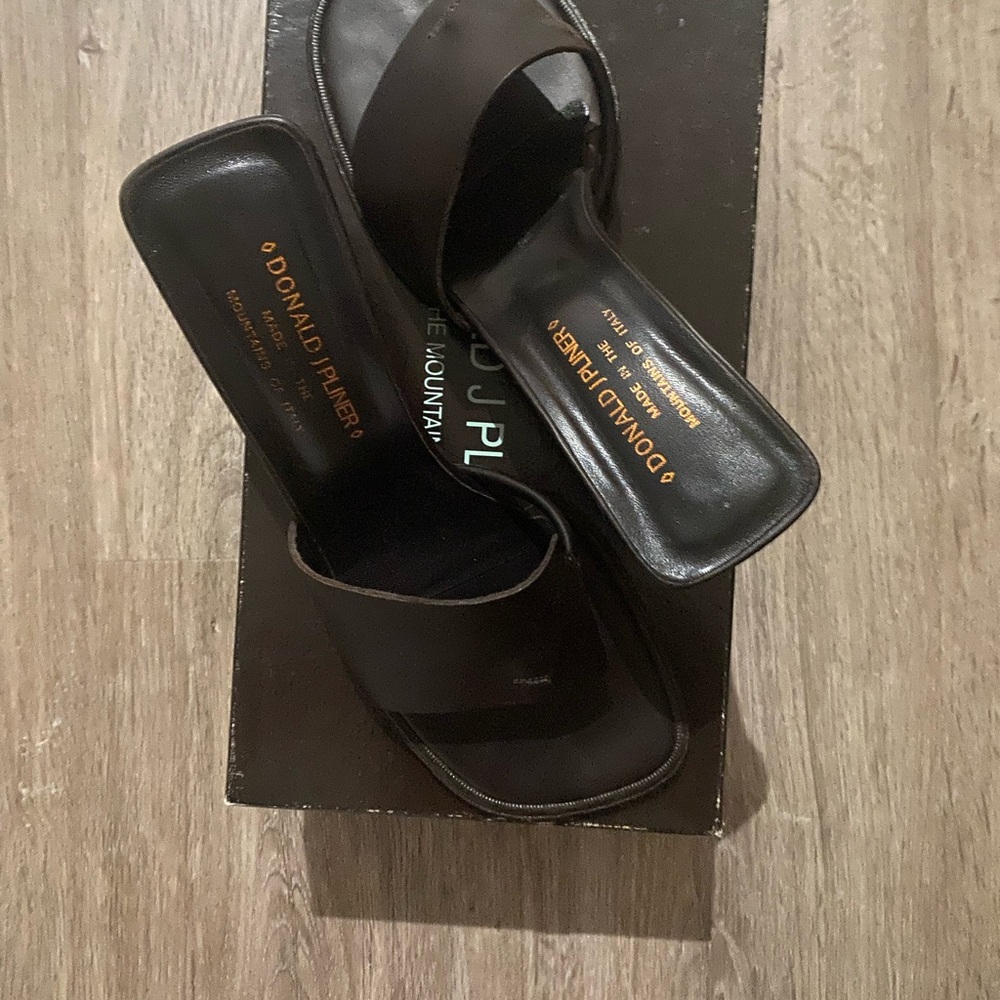 Women’s size 6 Leather Italian Heel.